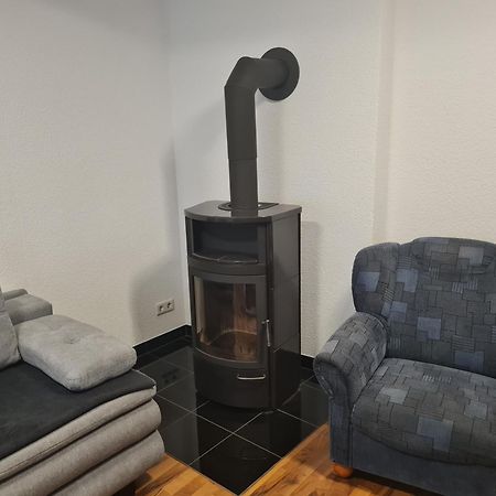 Modernisierte Wohnung, Zentral Gelegen In Historischer Altstadt Mucheln Extérieur photo